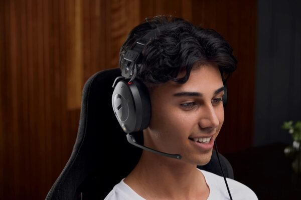 Comprehensive review of RØDE NTH-100M professional over-ear headset for podcasting and content creation