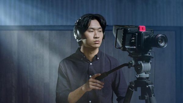 Comprehensive review of RØDE NTH-100M professional over-ear headset for podcasting and content creation