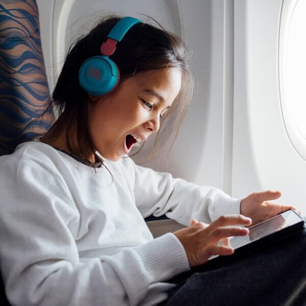 JBL Jr310BT Kids Wireless On-Ear Headphones review safe sound and 30-hour battery life